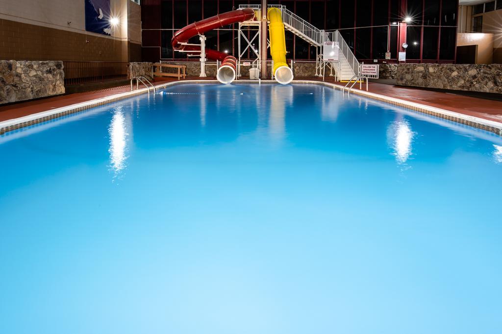 Ramada By Wyndham Medford Hotel & Conference Center Zewnętrze zdjęcie