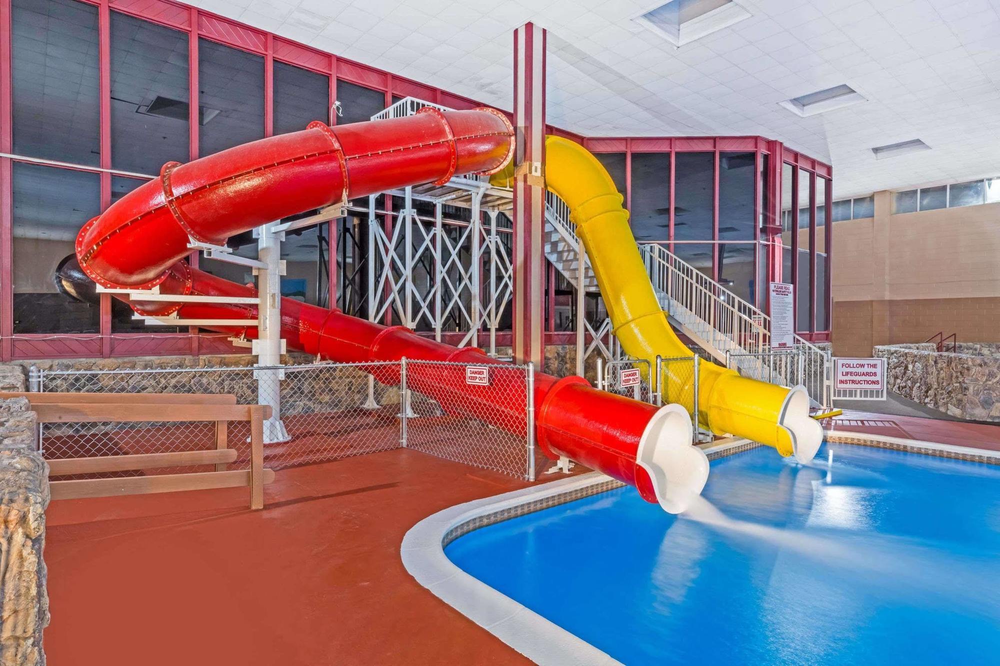 Ramada By Wyndham Medford Hotel & Conference Center Zewnętrze zdjęcie