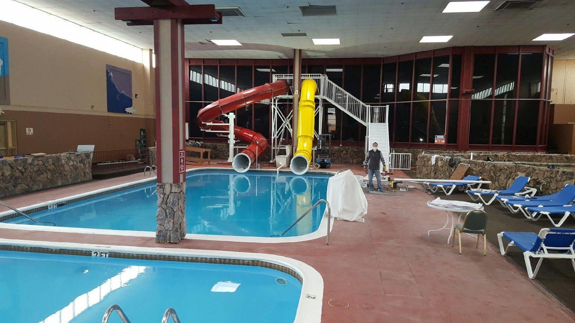 Ramada By Wyndham Medford Hotel & Conference Center Zewnętrze zdjęcie